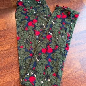 LulaRoe strawberry OS leggings